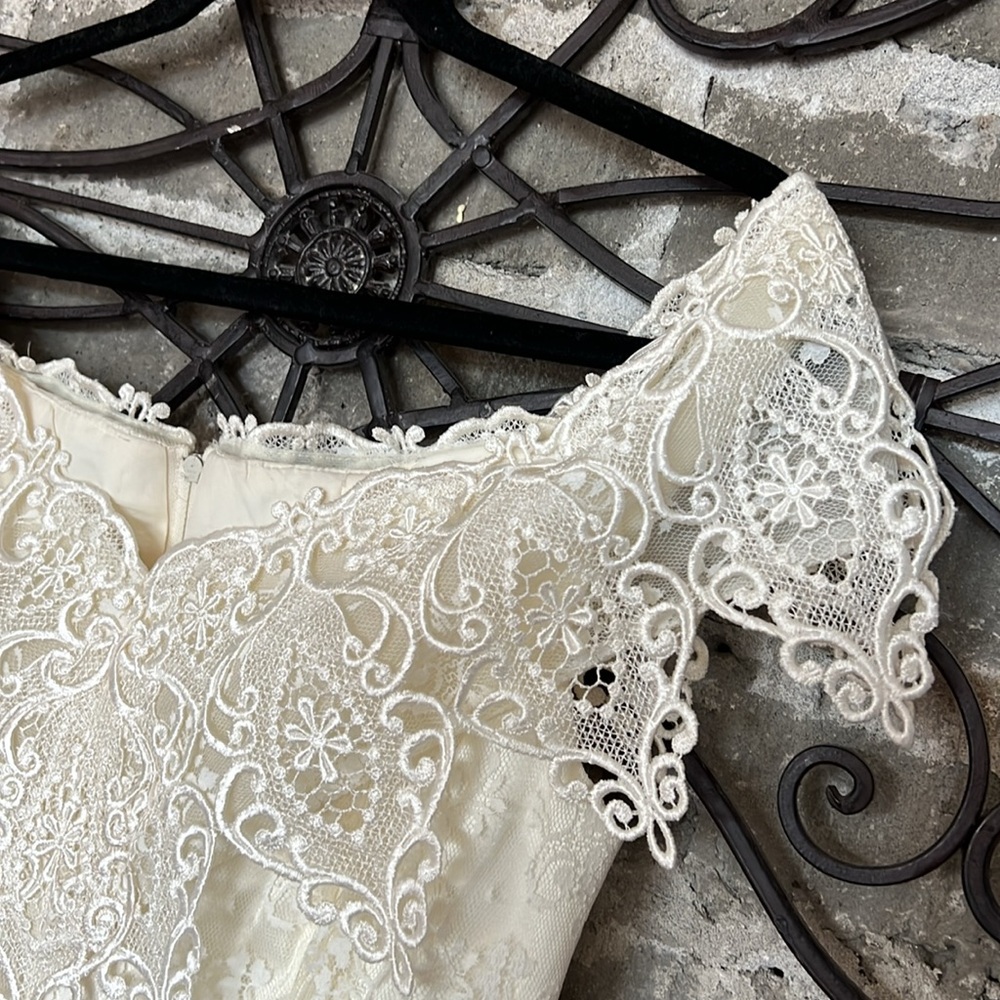 Vintage Jessica McClintock Off the Shoulder Ivory Lace Maxi Wedding Dress Size 8 - Picture 4 of 16